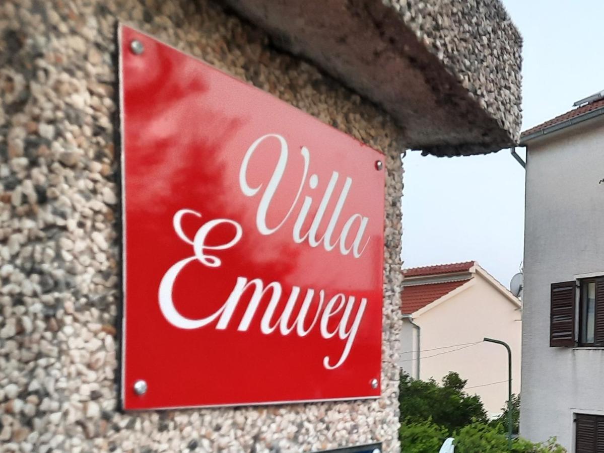 Studio-Appartements Emwey โตรกีร์ ภายนอก รูปภาพ